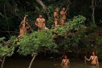 groupe d'Hommes Guaranis d'Amazonie profonde