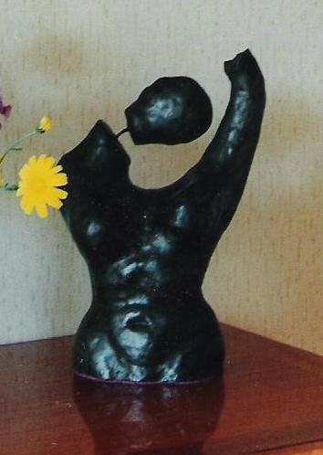 Ma première sculpture (décembre 1994) en terre noire patinée au cirage